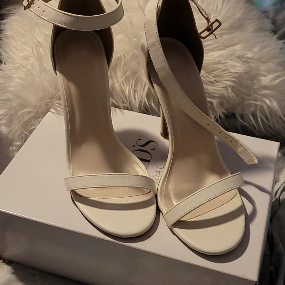 David's Bridal Simple Heel w/ankle strap